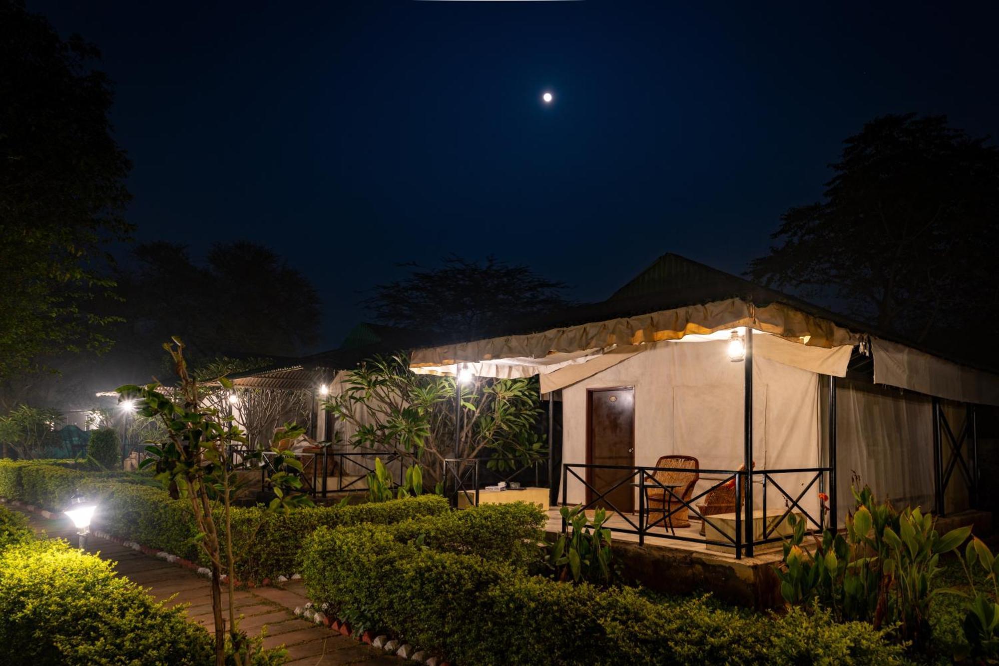 สเตอร์ลิง สริสกา Hotel Akbarpur  ภายนอก รูปภาพ